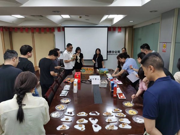 陜煤建設(shè)路橋分公司情系端午，放“粽”一下