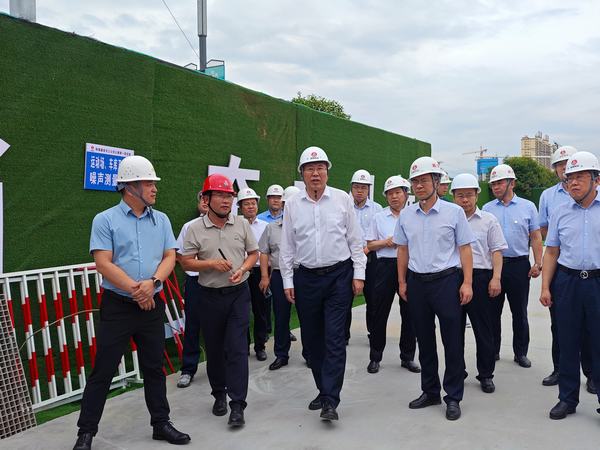 陜煤集團(tuán)黨委副書記、思創(chuàng)高管院執(zhí)行院長張海泉一行蒞臨陜煤建設(shè)天工公司漢陰縣實(shí)驗(yàn)中學(xué)二期項(xiàng)目指導(dǎo)調(diào)研