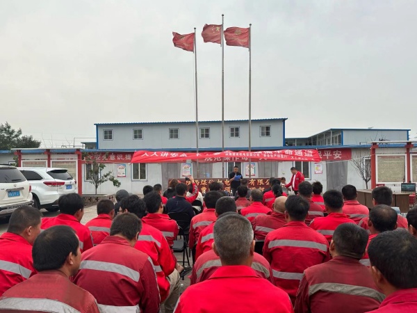 陜煤建設(shè)機電安裝公司安全文藝演出進一線