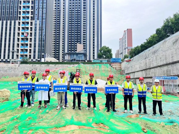 陜煤建設(shè)渭南分公司第十一項(xiàng)目部以練為戰(zhàn)扎實(shí)開展高處墜落應(yīng)急救援演練