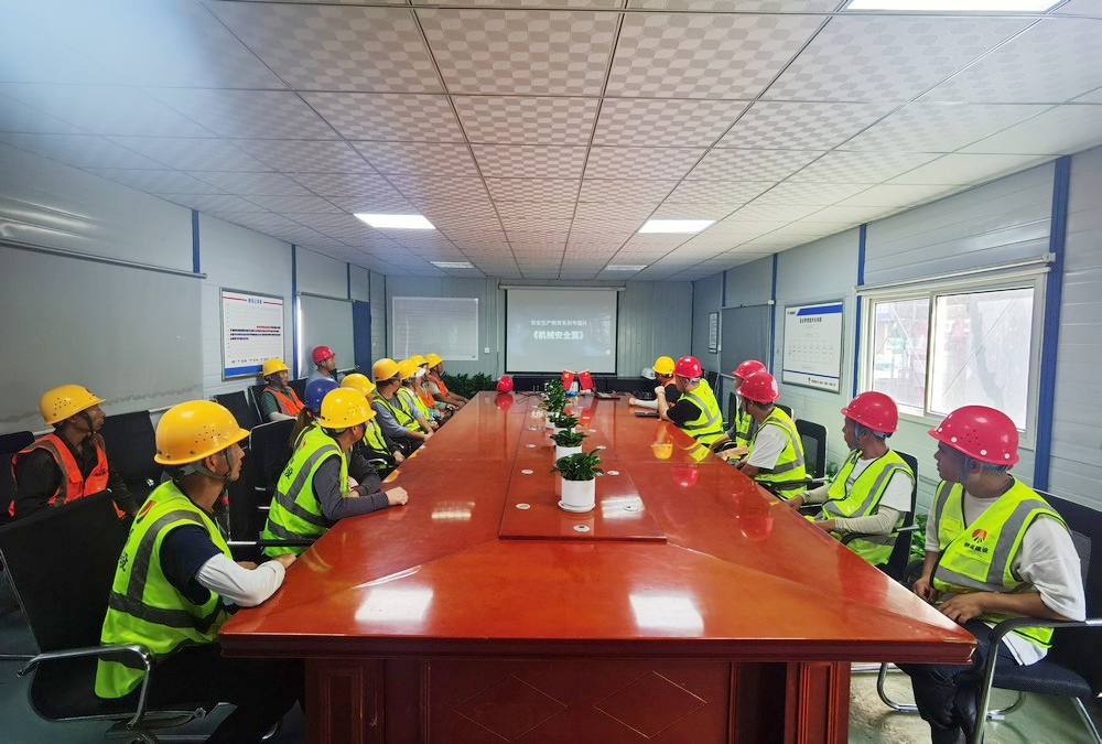 陜煤建設天工公司土建第二十項目部：學安全、行安全、練安全