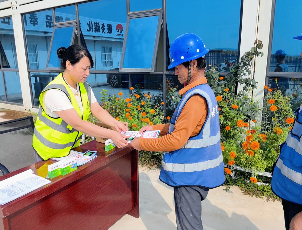 陜煤建設(shè)綠宇公司：高溫下的溫情守護