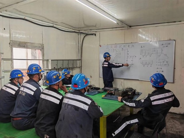 陜煤建設(shè)洗選煤運營公司紅柳林洗煤廠項目部：鑄就安全“銅錢鐵壁” 共繪國慶盛典“紅”圖