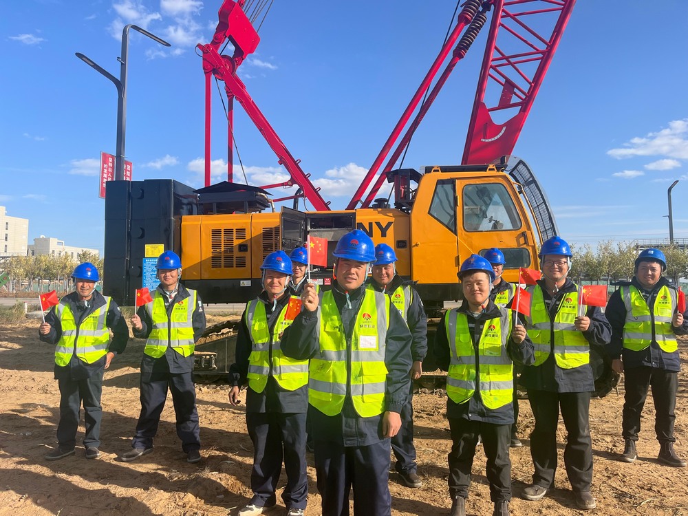 國慶時，建筑工地的夢想之筑