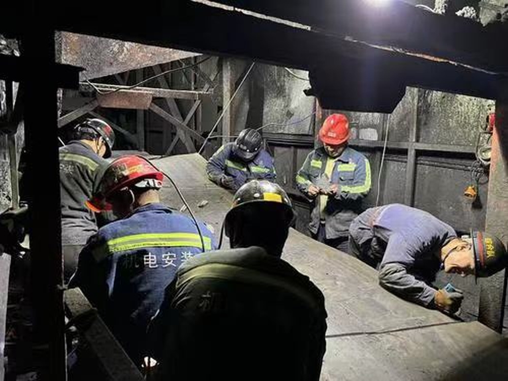 陜煤建設機電安裝公司建莊項目部：更新?lián)Q“帶”，保礦井安全生產