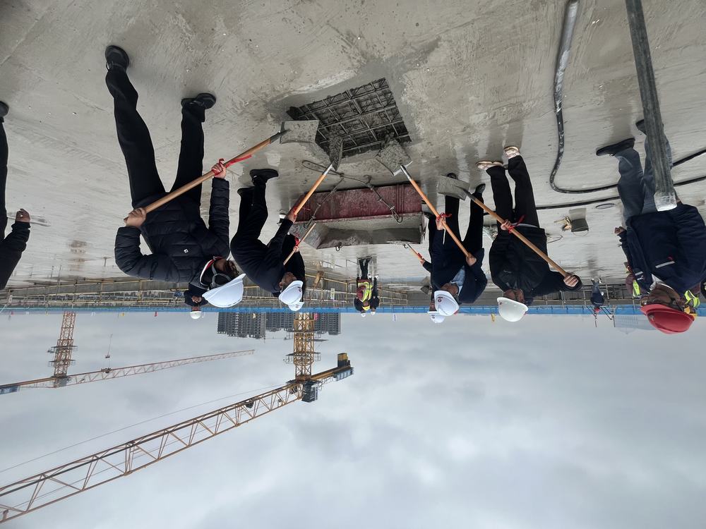 喜報(bào)！陜煤建設(shè)榆林公司承建的遷建榆林市第八中學(xué)項(xiàng)目N1標(biāo)段綜合樓主體喜迎封頂