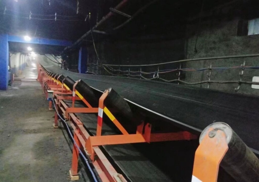 陜煤建設(shè)韓城分公司安裝四項(xiàng)目部：文家坡礦井及選煤廠(chǎng)42盤(pán)區(qū)帶式輸送機(jī)設(shè)備及配電安裝工程順利通過(guò)竣工驗(yàn)收