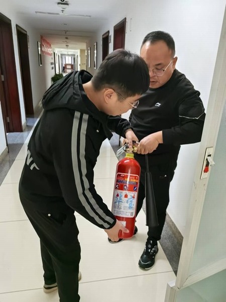 陜煤建設(shè)煤礦運(yùn)營(yíng)服務(wù)分公司：積極開(kāi)展“黨旗紅護(hù)安全·黨員行筑防線(xiàn)”主題活動(dòng)