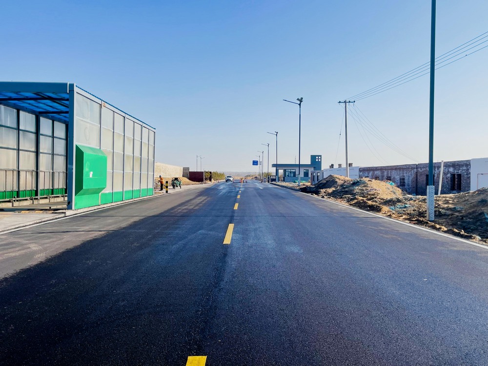 混凝土滑模機助力榆陽煤炭物流園項目2#進場道路施工中的應(yīng)用與優(yōu)勢