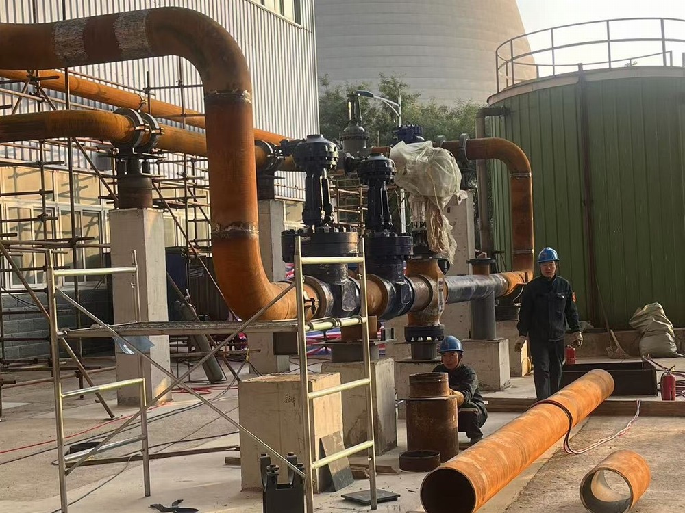 陜煤建設(shè)機(jī)電安裝公司供汽改造項(xiàng)目蒸汽管道順利貫通