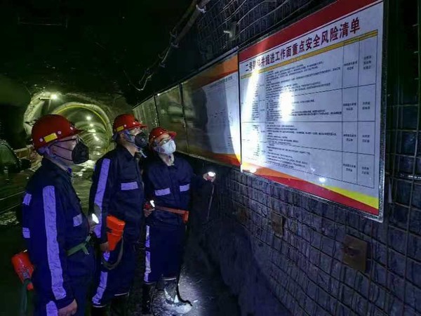 陜煤建設(shè)煤礦運(yùn)營(yíng)服務(wù)分公司：高質(zhì)量完成馮家塔煤礦二號(hào)副斜井井筒掘砌工程