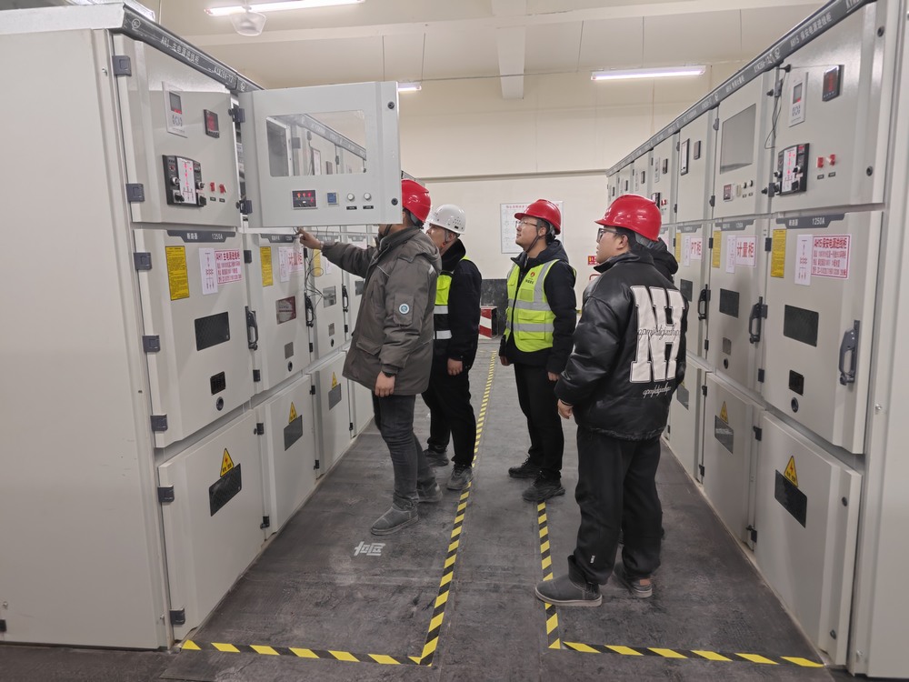 陜煤建設銅煤公司泰寶酒店式公寓項目“喜迎”送電 展現(xiàn)高效執(zhí)行力。