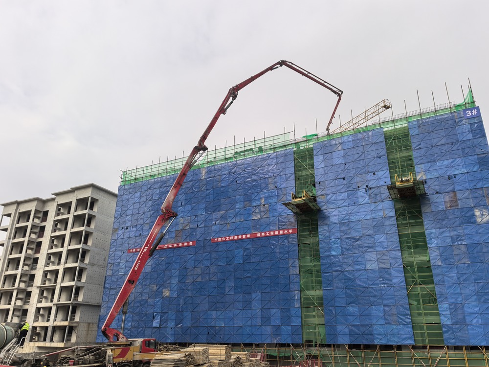 實力彰顯！陜煤建設天工公司承建的大秦·山水逸境項目全部工程主體結(jié)構(gòu)順利封頂