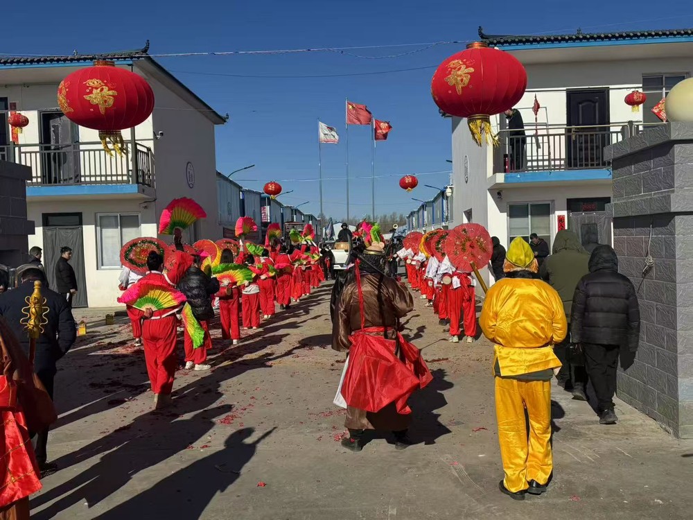 陜煤建設(shè)煤礦運(yùn)營(yíng)服務(wù)分公司：秧歌鬧春?jiǎn)⑿鲁?></div>
                                <div   id=