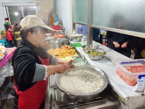 陜煤建設(shè)煤礦運(yùn)營(yíng)服務(wù)分公司：溫情滿(mǎn)滿(mǎn)過(guò)元宵