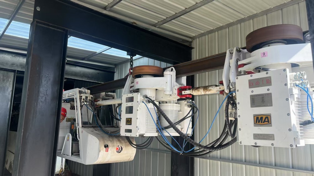 綠色動(dòng)力賦能礦山運(yùn)輸：陜煤建設(shè)礦建二公司首套鋰電單軌吊運(yùn)輸系統(tǒng)正式投運(yùn)