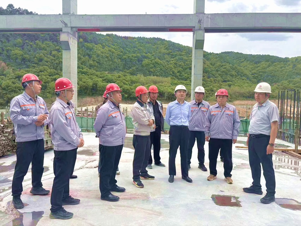 黃陵礦業(yè)集團(tuán)黨委副書記、總經(jīng)理趙小兵“五一”期間深入天工公司基層項(xiàng)目檢查指導(dǎo)