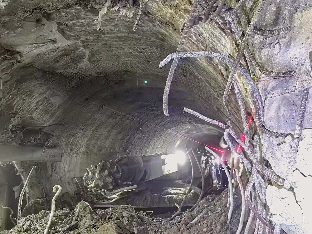 104米掘進攻堅！袁大灘煤礦2煤東翼帶式輸送機機頭硐室順利貫通