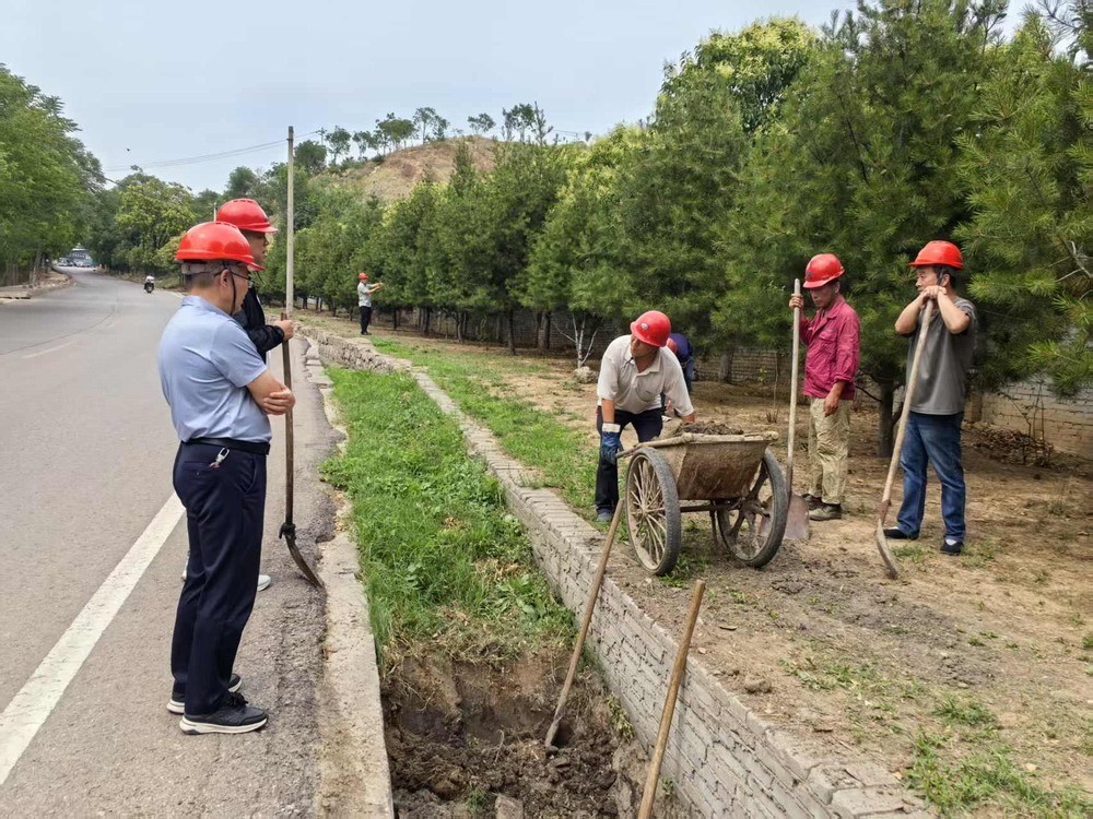 安全生產(chǎn)月超燃行動(dòng)！清淤攻堅(jiān)顯身手 巧思護(hù)墻守安全