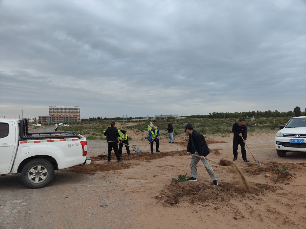 團團領航 青春筑路！陜煤青年突擊隊義務鋪就暖心路