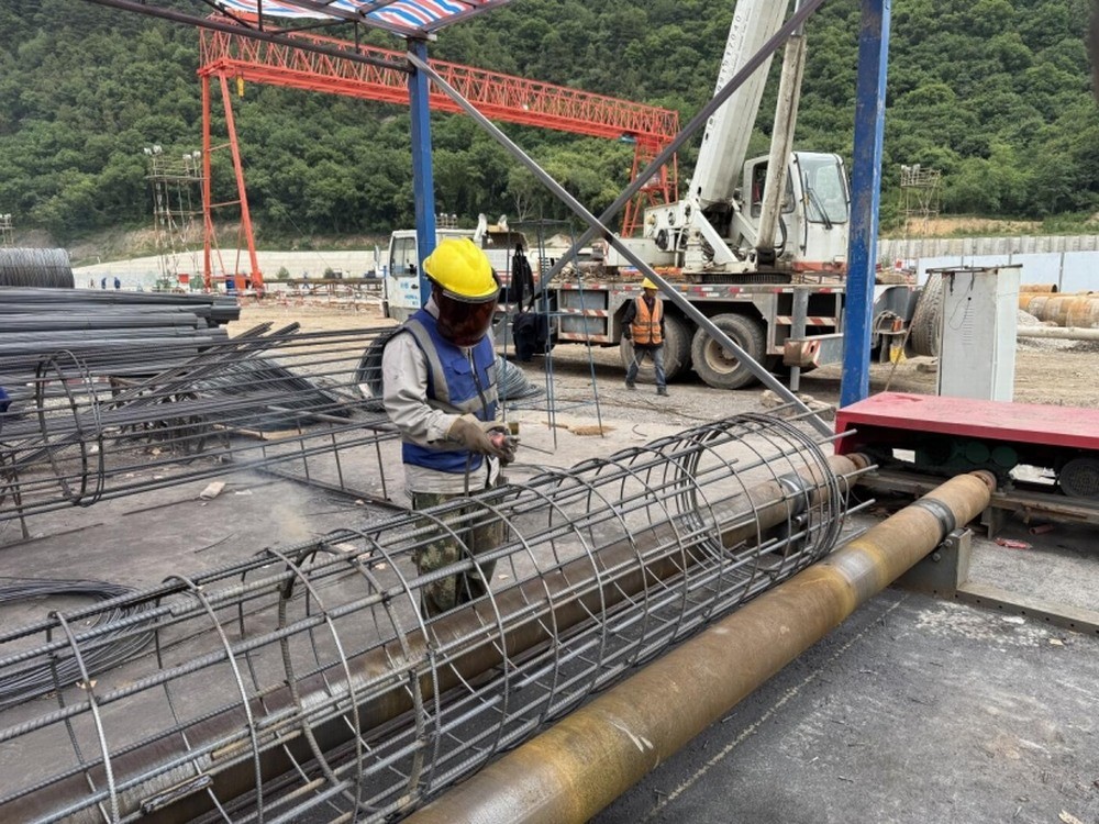 陜煤建設(shè)銅煤公司：黃陵店頭電廠二期建設(shè)者迎“烤”驗，千根樁基提前拔地而起