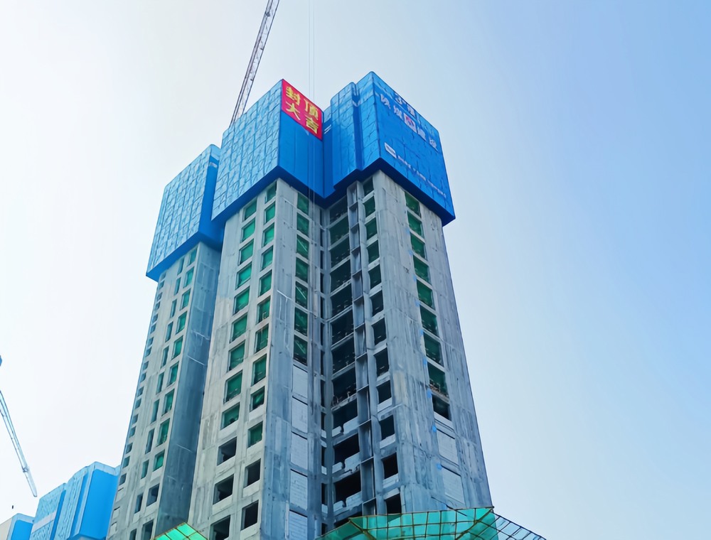 陜煤建設(shè)承建的構(gòu)件廠(chǎng)集中安置地項(xiàng)目3#樓順利封頂