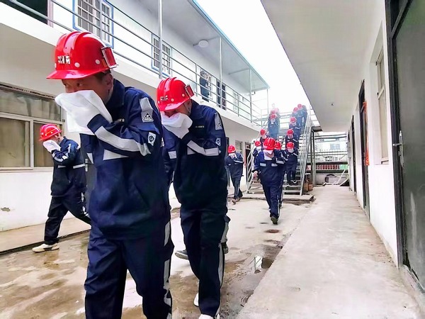 陜煤建設(shè)煤礦運(yùn)營(yíng)服務(wù)分公司：實(shí)戰(zhàn)化消防演練 筑牢安全屏障