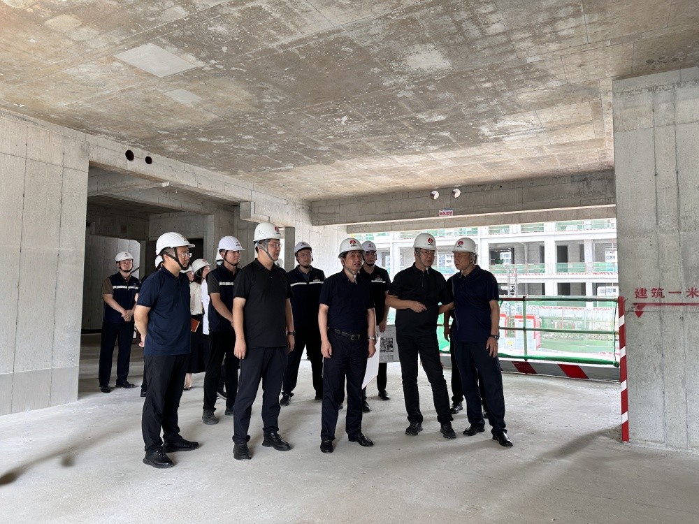 陜煤實業(yè)集團黨委書記、董事長、總經理胡守平深入天工公司基層項目檢查指導