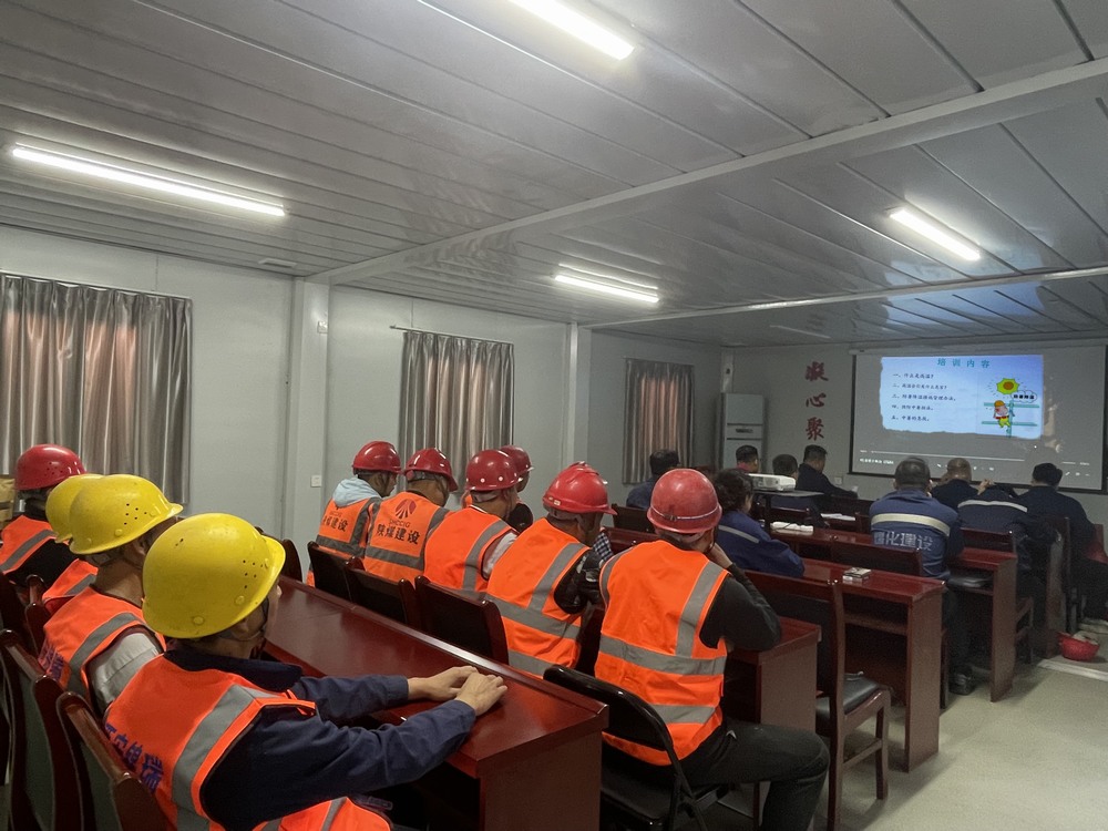 陜煤建設(shè)韓城分公司土建六項(xiàng)目部：高溫“烤”驗(yàn)下，工會(huì)“涼”策護(hù)平安