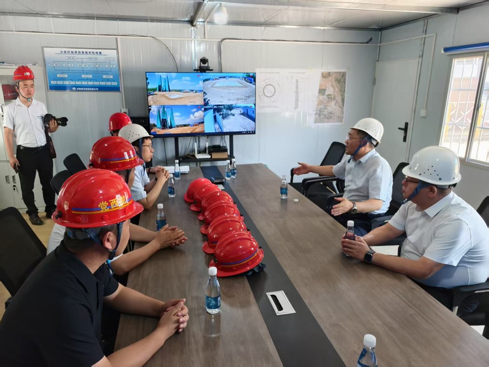 陜煤集團(tuán)基本建設(shè)部副總經(jīng)理王建立赴陜煤建設(shè)礦建二公司小莊煤礦義門(mén)風(fēng)井項(xiàng)目籌備現(xiàn)場(chǎng)調(diào)研