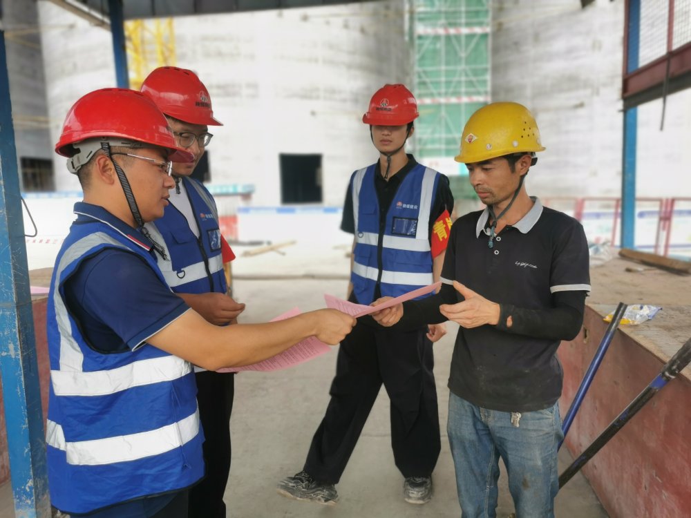 “炎值”勁爆！看陜煤建設(shè)韓城分公司土建十一項(xiàng)目部如何積極應(yīng)對高溫“烤”驗(yàn)