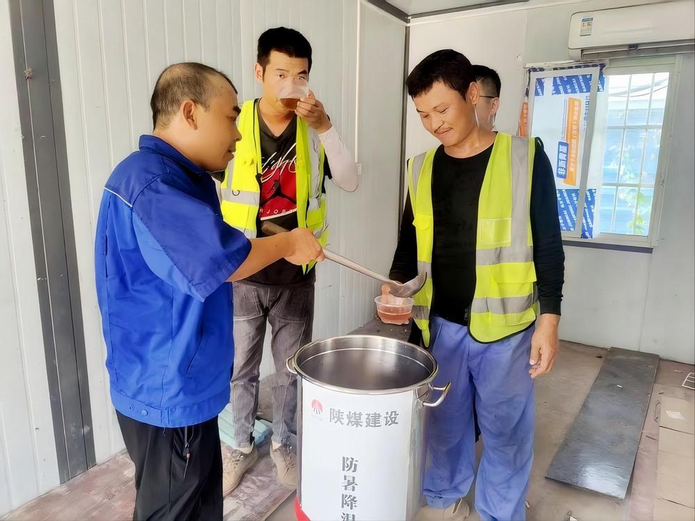 陜煤建設(shè)路橋分公司荊州項(xiàng)目部戰(zhàn)高溫、守安全、保進(jìn)度