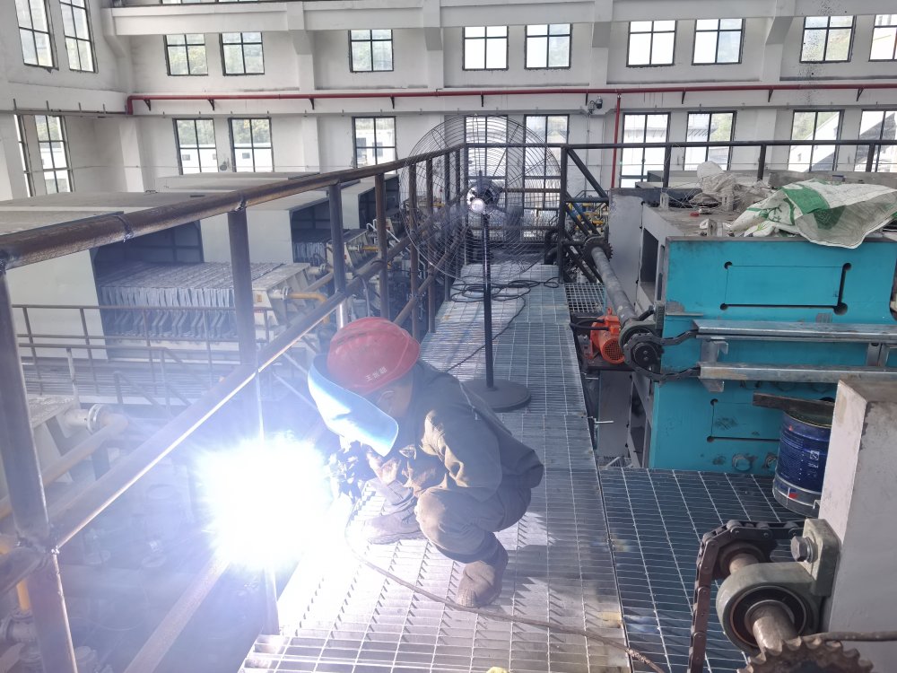 陜煤建設(shè)韓城分公司安裝六項(xiàng)目部：“清涼暴擊”已就位！硬核守護(hù)工地“抗暑特種兵”