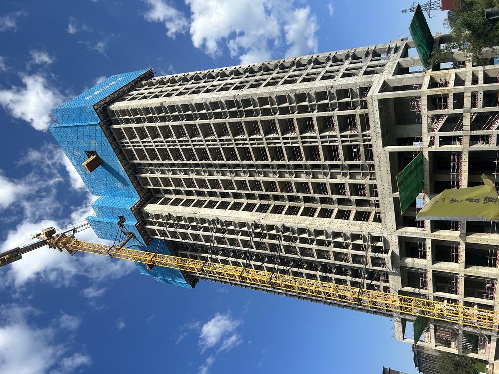 陜煤建設榆林公司承建的祥和家園1號樓項目主體結構提前54天封頂