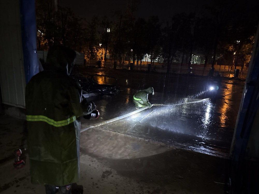 風(fēng)雨中的擔(dān)當(dāng)！陜煤建設(shè)銅煤公司基層項(xiàng)目部強(qiáng)降雨應(yīng)對(duì)紀(jì)實(shí)