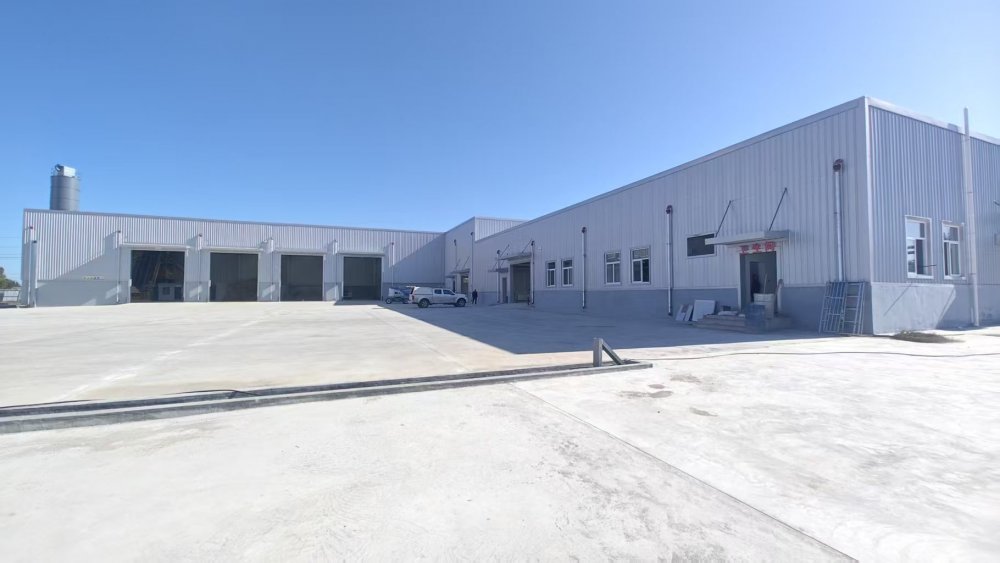 陜煤建設(shè)路橋分公司胡家河煤礦二號風井及附屬工程膠輪車庫、材料庫、砂石料庫工程通過預驗收