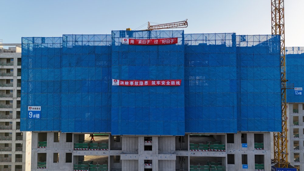 陜煤建設(shè)天工公司：“鋼鐵巨龍”護(hù)外，“靈活氣囊”固內(nèi)