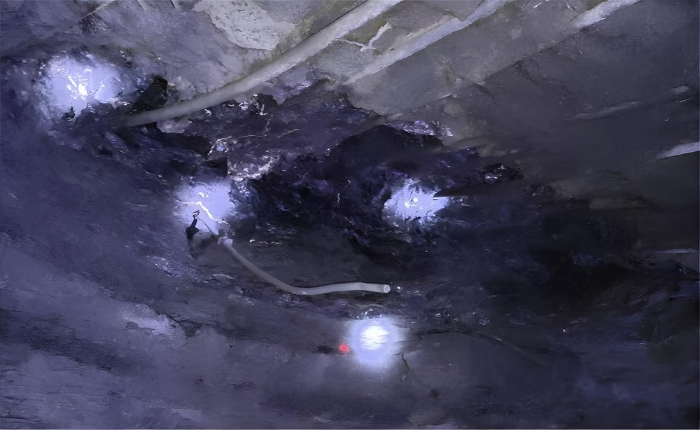 陜煤建設(shè)礦建二公司王峰部順利揭開(kāi)“雙突”礦井“上山”煤底板