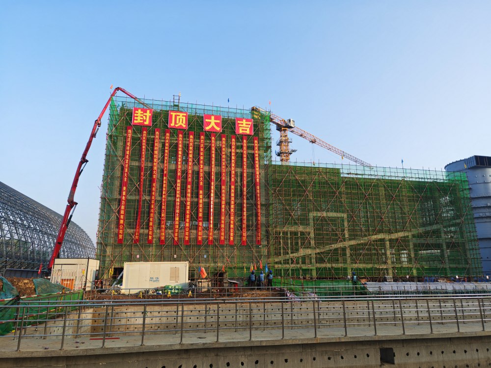 7座“中樞”全線封頂，陜煤建設(shè)韓城分公司土建十六項(xiàng)目部承建的陜煤信陽電廠輸煤“骨架”巍然挺立