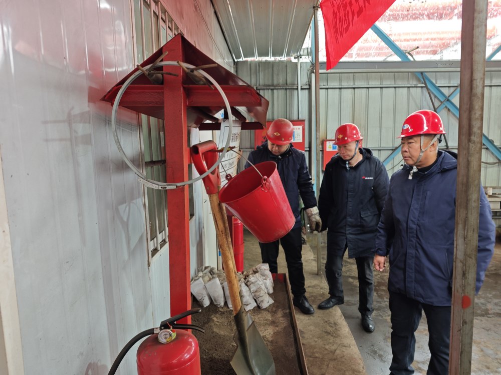 陜煤建設(shè)渭南分公司第三安裝項(xiàng)目部：黨建紅引領(lǐng)筑牢機(jī)電安裝安全 “暖防線(xiàn)”