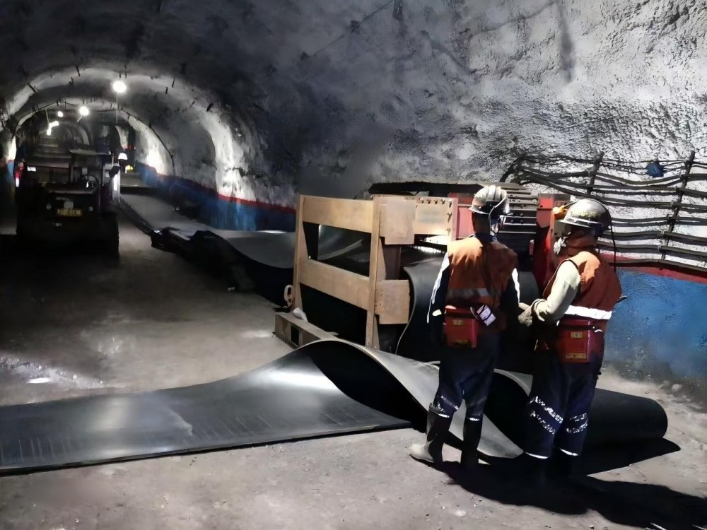 陜煤建設(shè)機(jī)電安裝公司建莊項目部順利完成四盤區(qū)膠帶機(jī)延伸檢修任務(wù)?