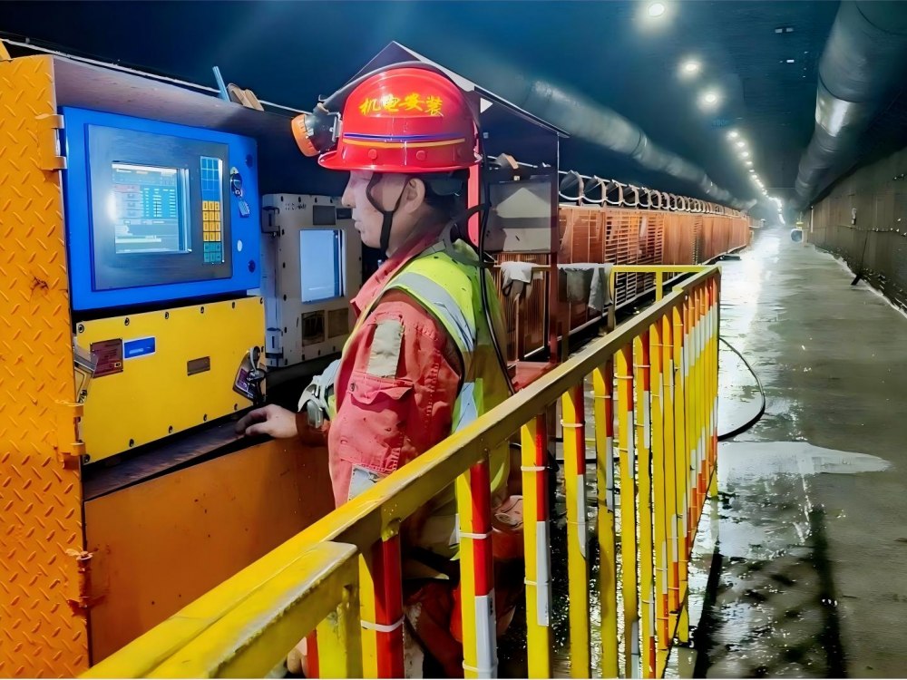 陜煤建設(shè)機(jī)電安裝公司：春節(jié)堅(jiān)守保工期，奉獻(xiàn)擔(dān)當(dāng)寫新篇！