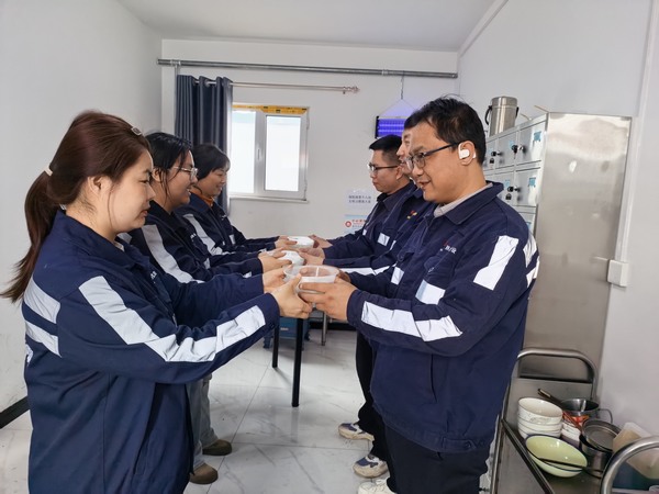 陜煤建設洗選煤運營公司基層項目部開展元宵節(jié)送湯圓活動