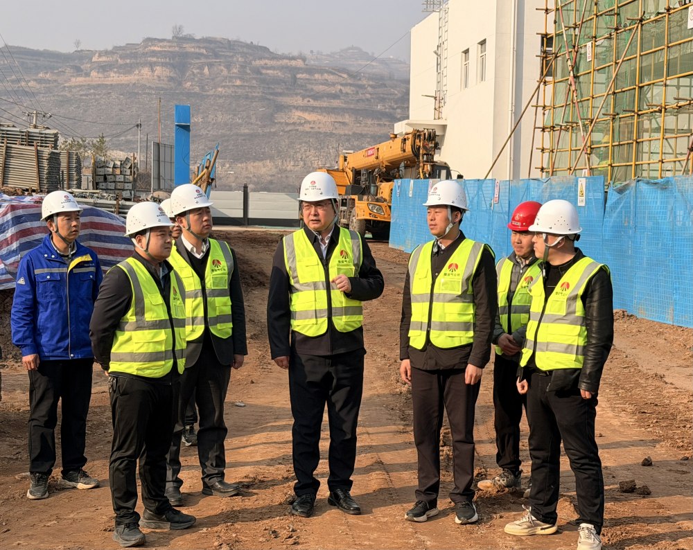 陜西省煤層氣公司黨委委員、紀(jì)委書記董巨國一行深入天工公司基層項目檢查指導(dǎo)