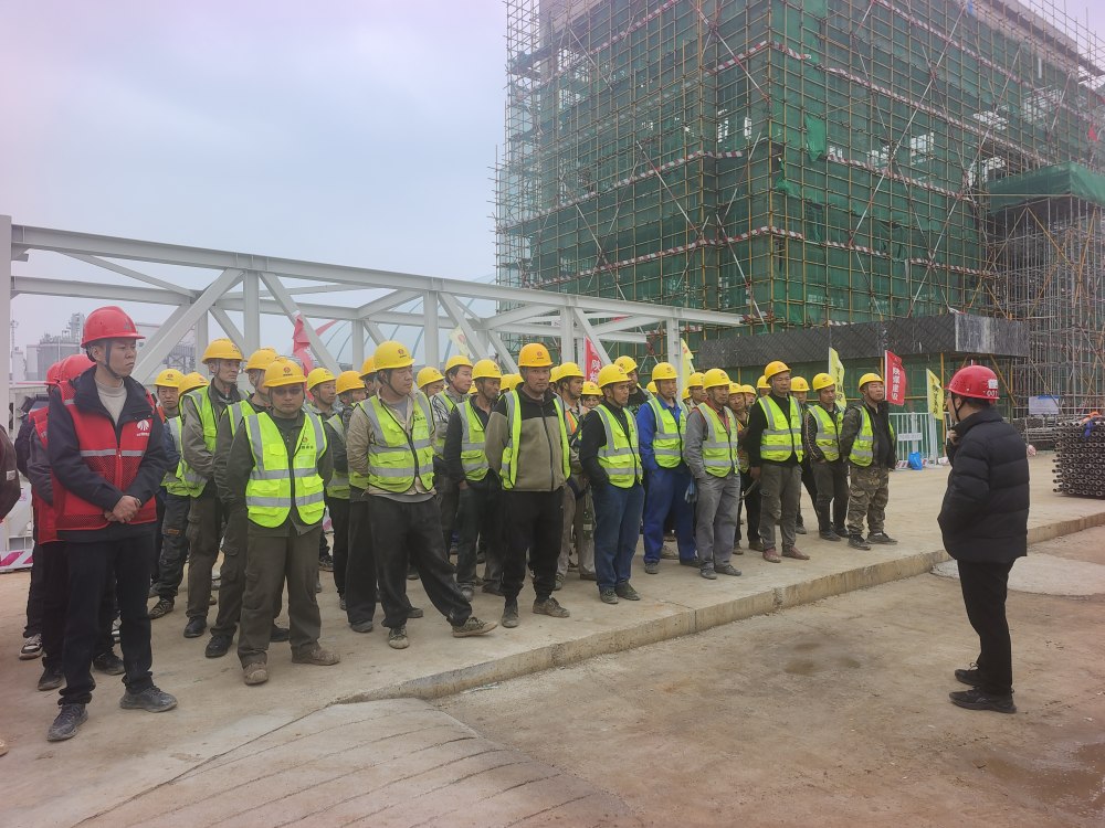 搶工期不松安全弦 筑牢施工安全防線