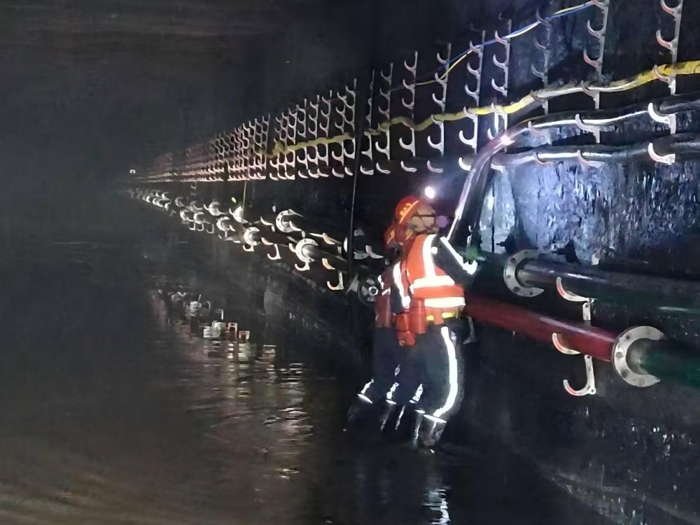 陜煤建設(shè)機(jī)電安裝公司神府項(xiàng)目部高效完成井下8000米電纜敷設(shè)任務(wù)